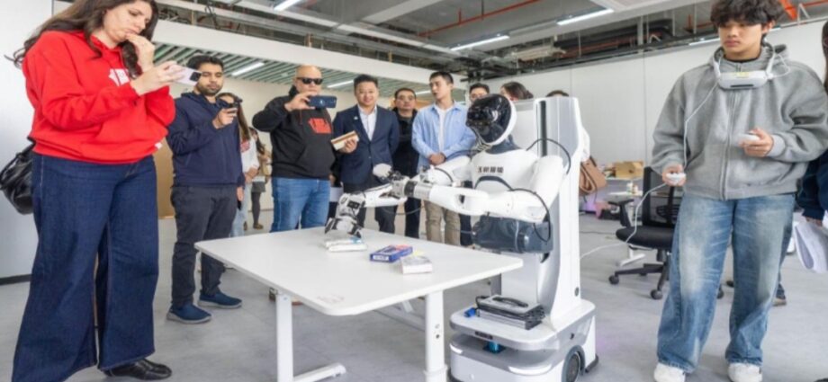 BRI Media Representatives Explore Robotics Tech in Shenzhen, S China’s Guangdong   
