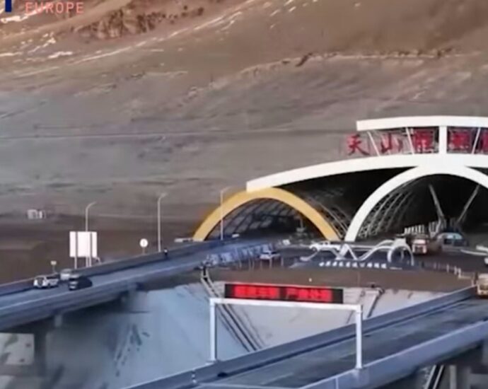 World’s Longest Expressway Tunnel Opened in North West China