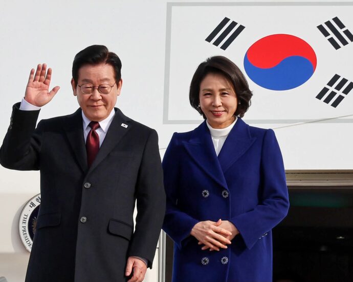 South Korean President Arrived Beijing for Talks with President Xi