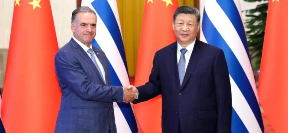 Xi Holds Talks with Uruguayan President Xi Holds Talks with Uruguayan President
