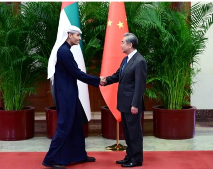 Wang Yi Urges End to Casualties, Losses in Middle East Conflict