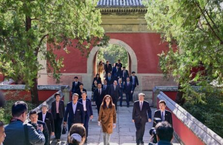 KMT Leader Cheng Li-wun Pays Tribute to Sun Yat-sen at Cenotaph in Beijing KMT Leader Cheng Li-wun Pays Tribute to Sun Yat-sen at Cenotaph in Beijing