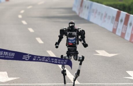 Unitree’s Humanoid Robot Breaks Human 1,500-Meter World Record in Beijing Robot Half Marathon 