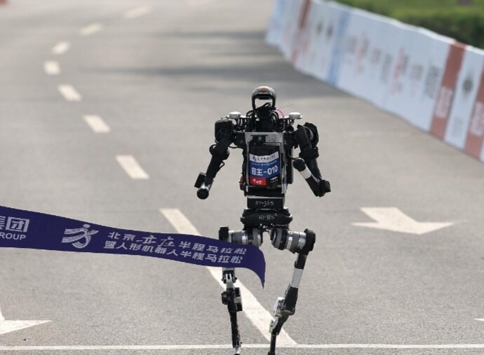 Unitree’s Humanoid Robot Breaks Human 1,500-Meter World Record in Beijing Robot Half Marathon 