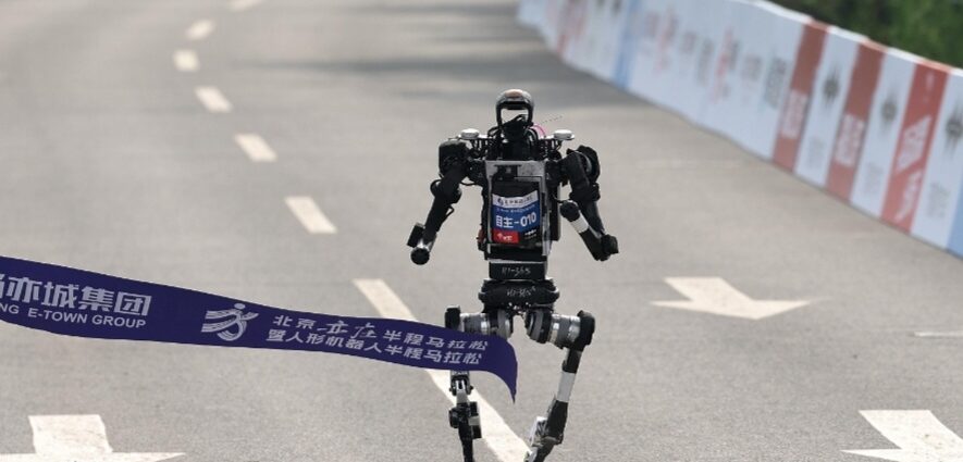 Unitree’s Humanoid Robot Breaks Human 1,500-Meter World Record in Beijing Robot Half Marathon 