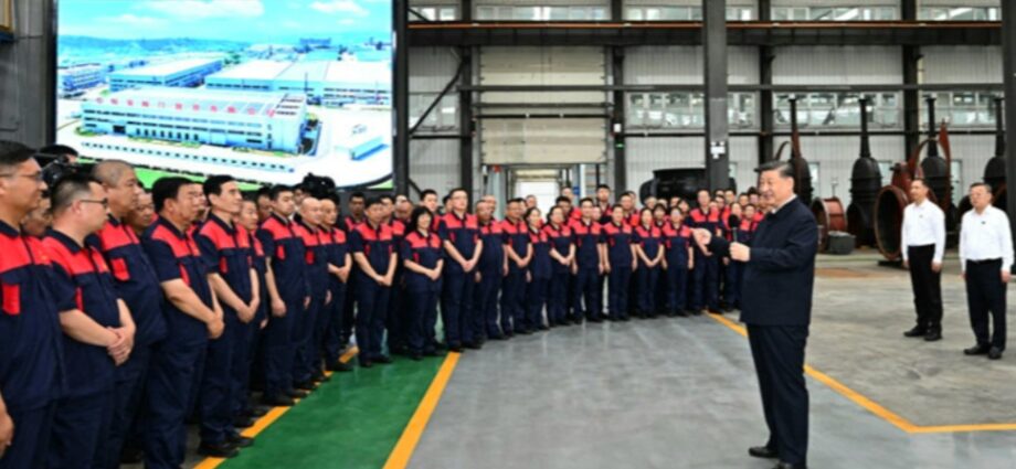 Xi Extends Greetings to Working People Nationwide Ahead of Int’l Workers’ Day
