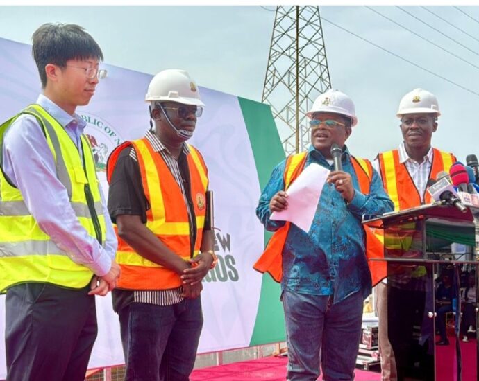 FG hands over construction of N545bn Carter Bridge project to CCECC