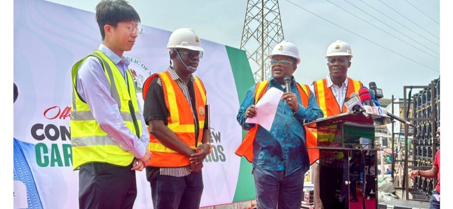 FG hands over construction of N545bn Carter Bridge project to CCECC