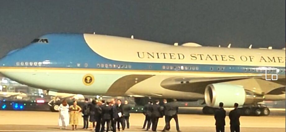 Trump Wraps up China Visit, Departs Beijing
