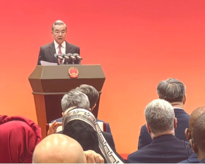 China Presents Outstanding Diplomat Medal to 8 Foreign Diplomats